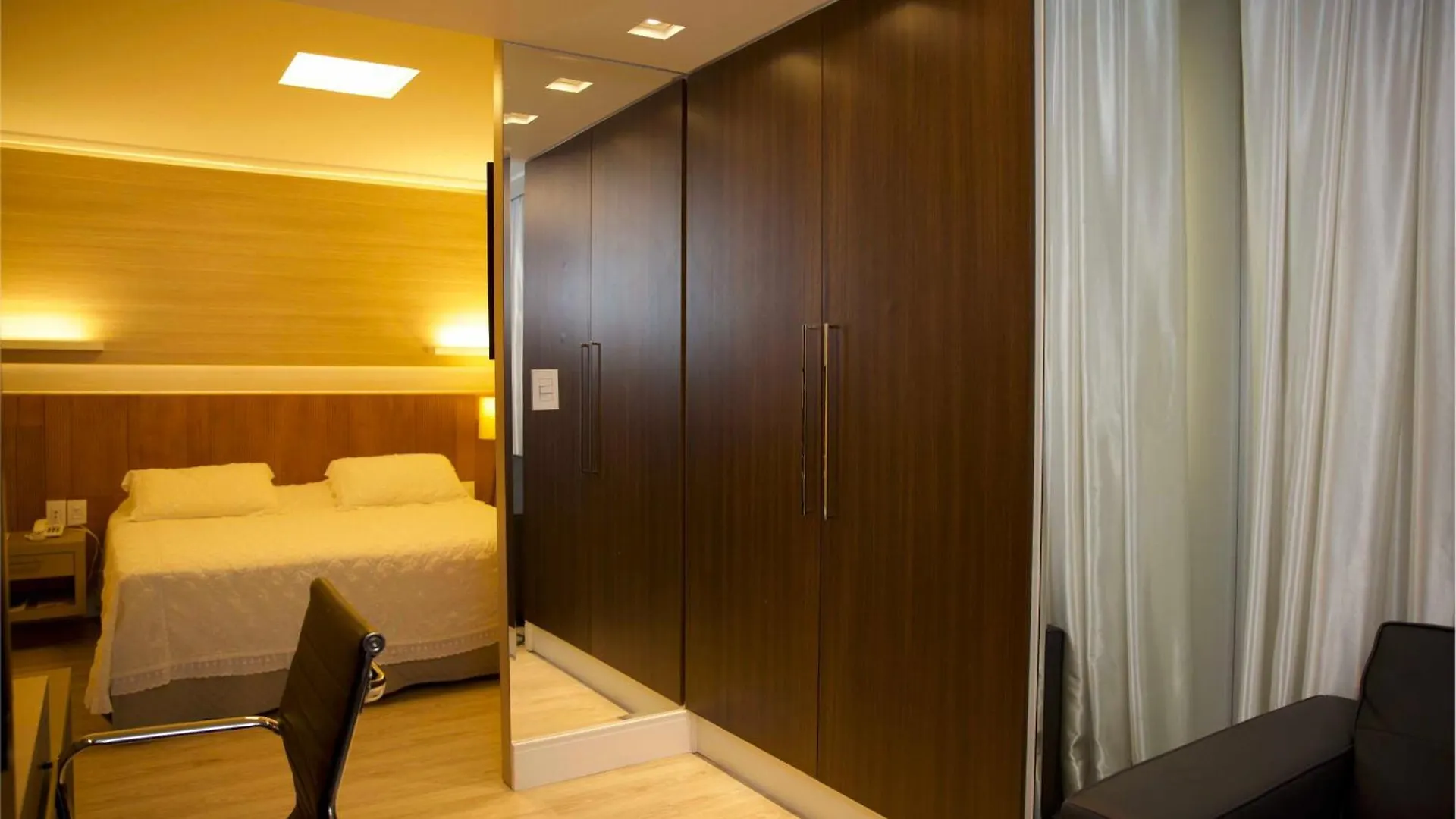 Mogano Premium Hotel - Eletroposto Chapecó