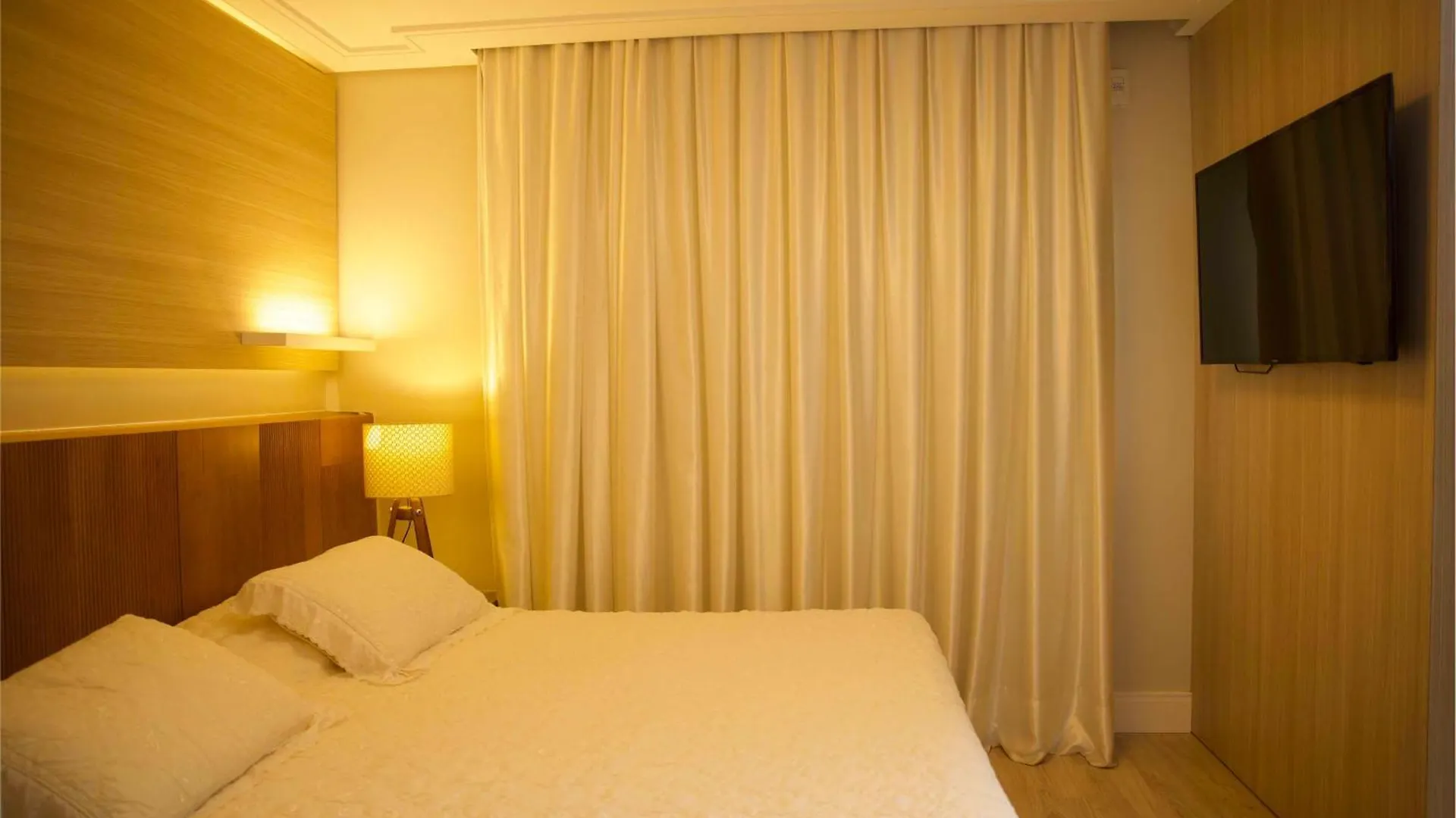 Mogano Premium Hotel - Eletroposto Chapecó